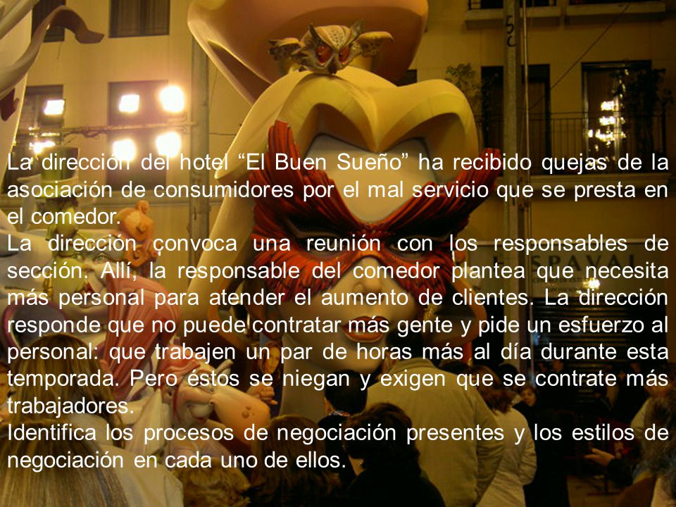 La dirección del hotel El Buen Sueño ha recibido quejas de la asociación de consumidores por el mal servicio que se presta en el comedor.