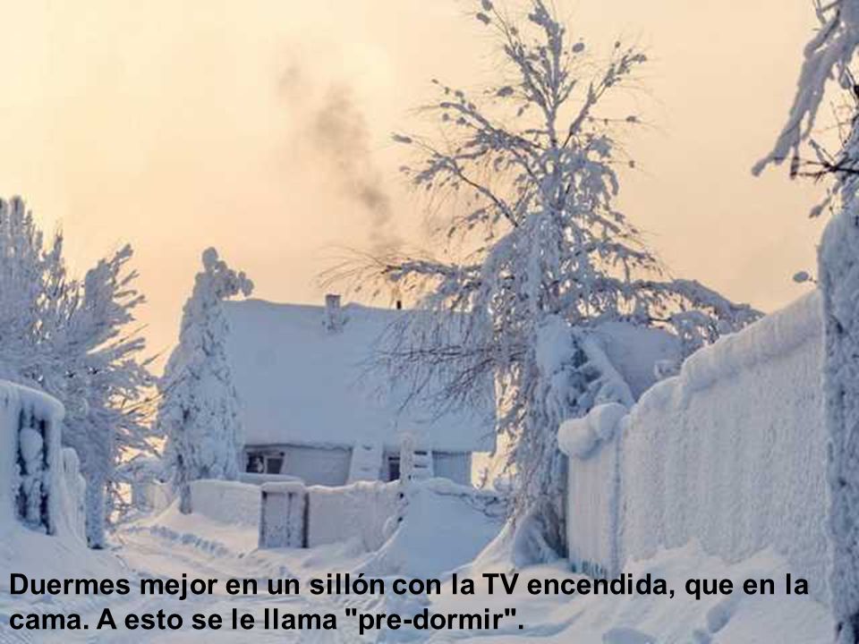 Duermes mejor en un sillón con la TV encendida, que en la cama