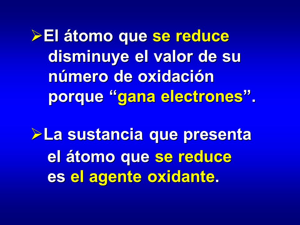 El átomo que se reduce disminuye el valor de su número de oxidación porque gana electrones .