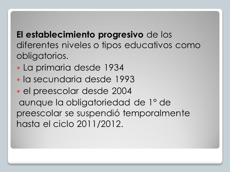 El establecimiento progresivo de los diferentes niveles o tipos educativos como obligatorios.