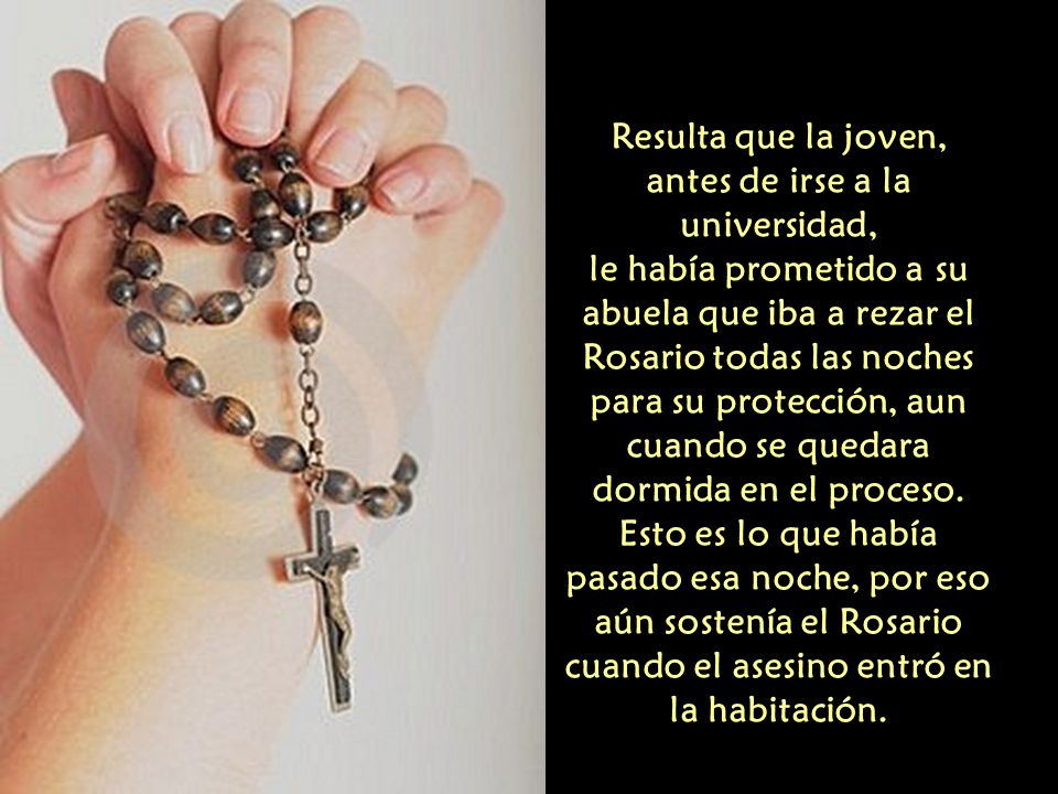 Resulta que la joven, antes de irse a la universidad, le había prometido a su abuela que iba a rezar el Rosario todas las noches para su protección, aun cuando se quedara dormida en el proceso.