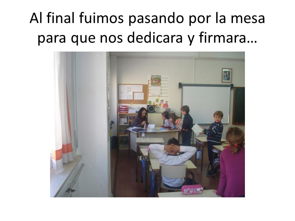Al final fuimos pasando por la mesa para que nos dedicara y firmara…