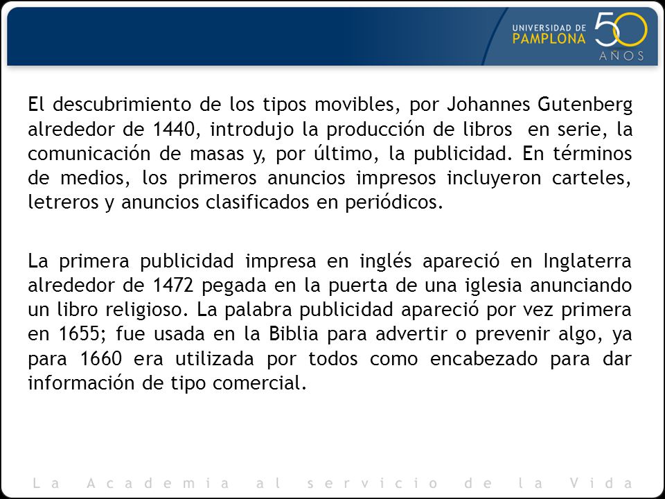 El descubrimiento de los tipos movibles, por Johannes Gutenberg alrededor de 1440, introdujo la producción de libros en serie, la comunicación de masas y, por último, la publicidad.