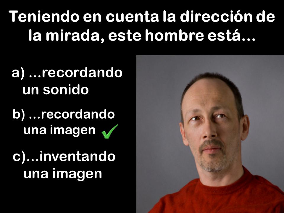 Teniendo en cuenta la dirección de la mirada, este hombre está...
