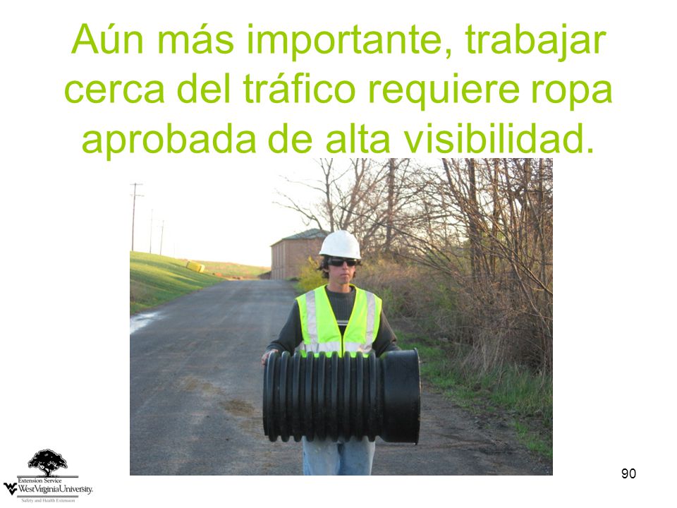 Aún más importante, trabajar cerca del tráfico requiere ropa aprobada de alta visibilidad.