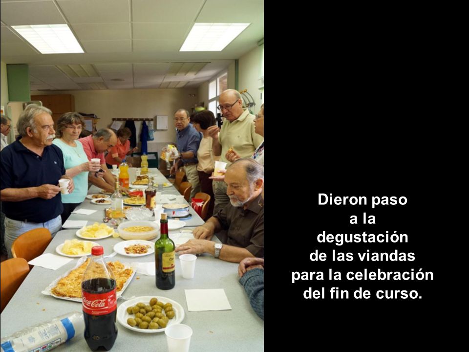 Dieron paso a la degustación de las viandas para la celebración del fin de curso.