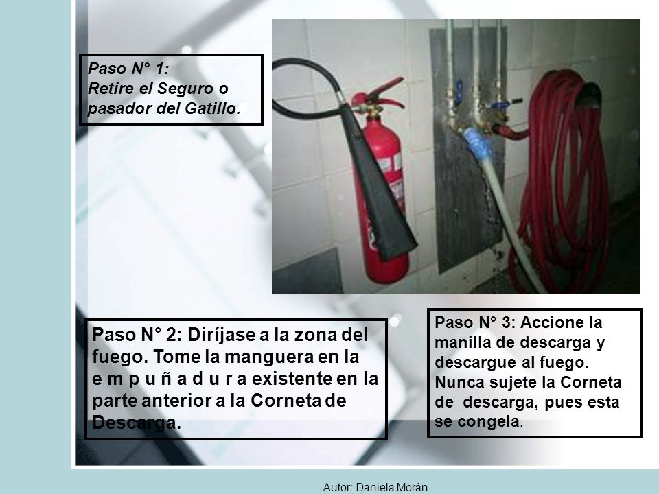 Paso N° 2: Diríjase a la zona del fuego. Tome la manguera en la