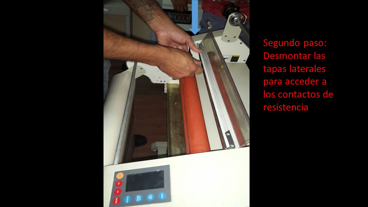Segundo paso: Desmontar las tapas laterales para acceder a los contactos de resistencia