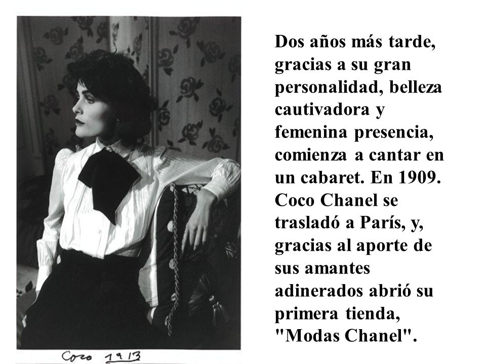 Dos años más tarde, gracias a su gran personalidad, belleza cautivadora y femenina presencia, comienza a cantar en un cabaret.