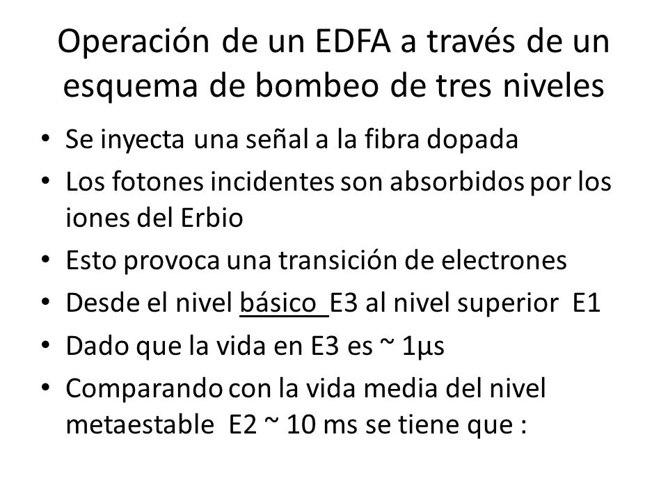 Operación de un EDFA a través de un esquema de bombeo de tres niveles