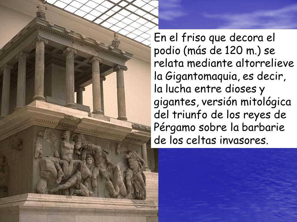 En el friso que decora el podio (más de 120 m