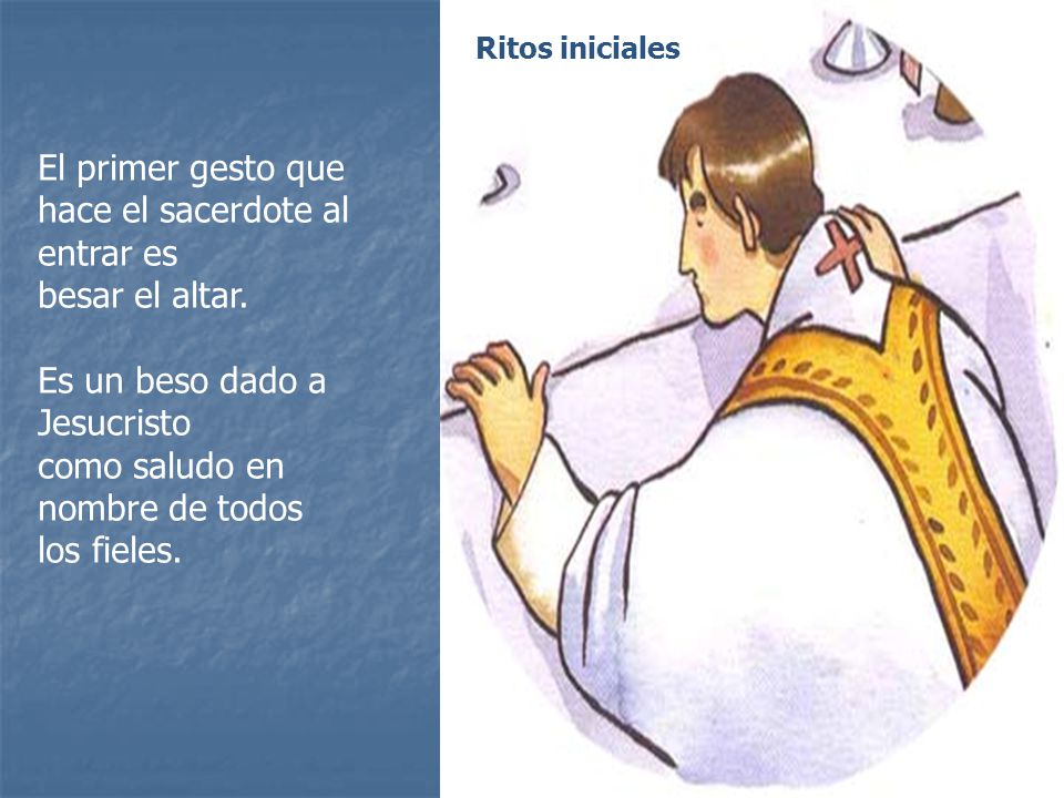 El primer gesto que hace el sacerdote al entrar es
