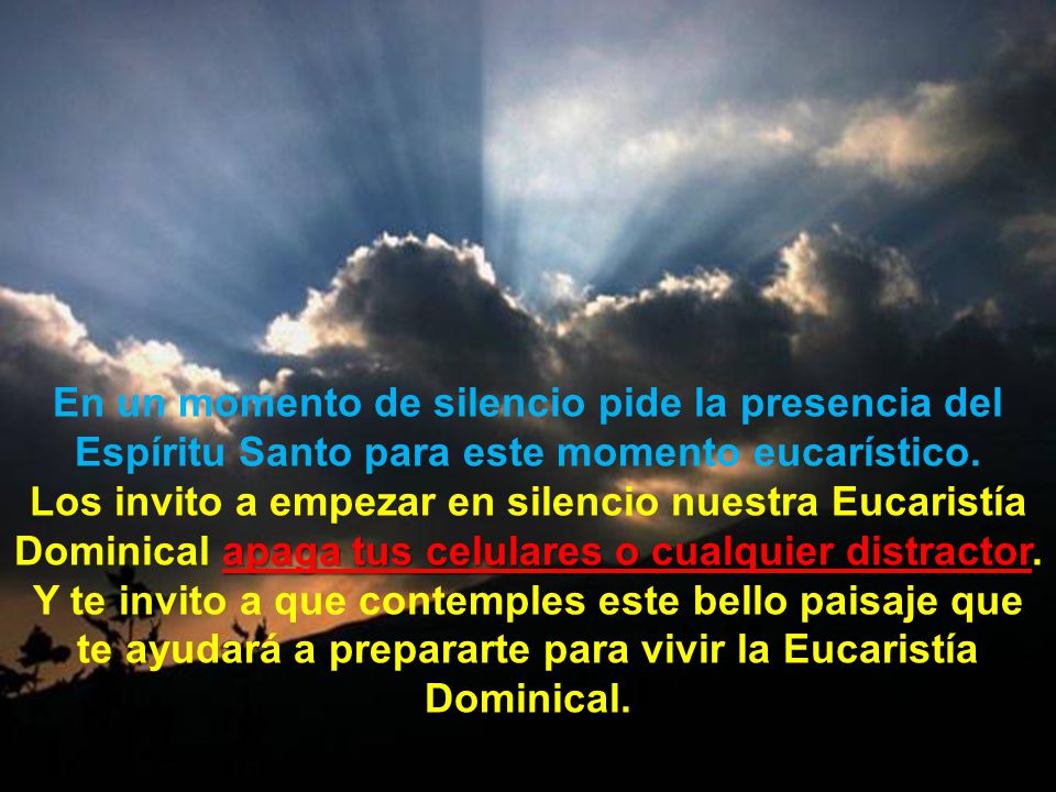 En un momento de silencio pide la presencia del Espíritu Santo para este momento eucarístico.