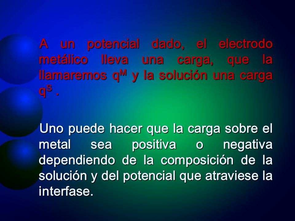 A un potencial dado, el electrodo metálico lleva una carga, que la llamaremos qM y la solución una carga qS .