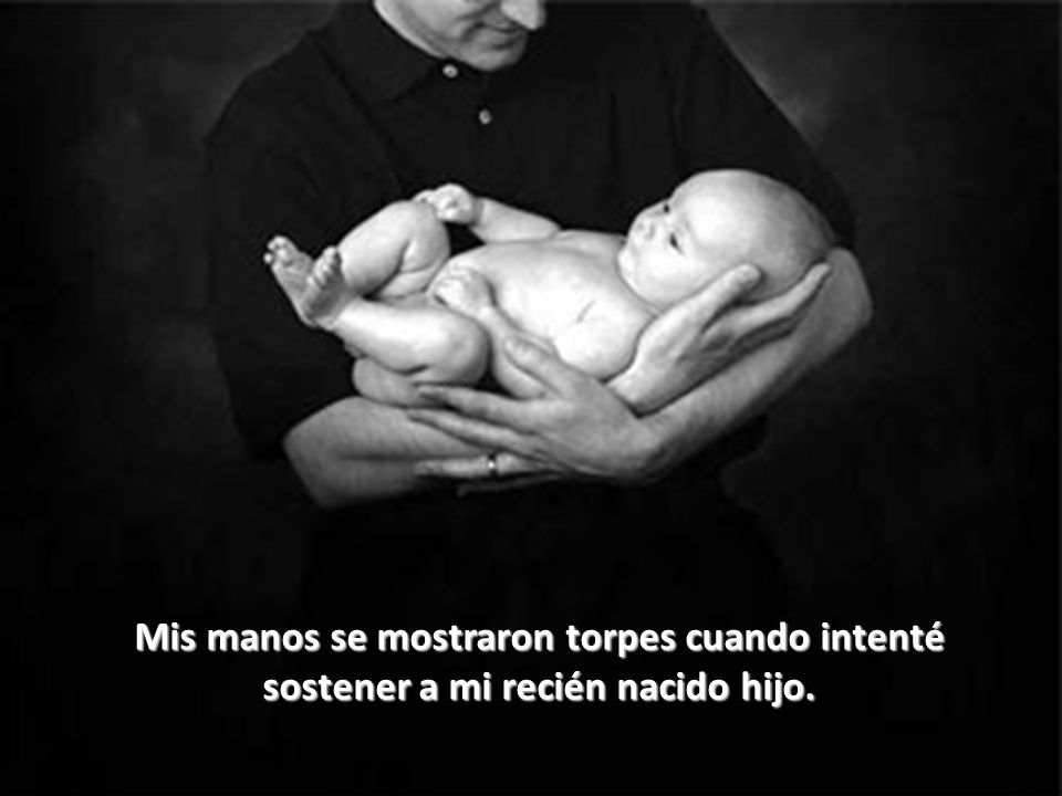 Mis manos se mostraron torpes cuando intenté sostener a mi recién nacido hijo.