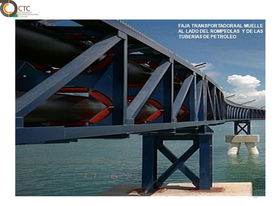 FAJA TRANSPORTADORA AL MUELLE AL LADO DEL ROMPEOLAS Y DE LAS TUBERIAS DE PETROLEO