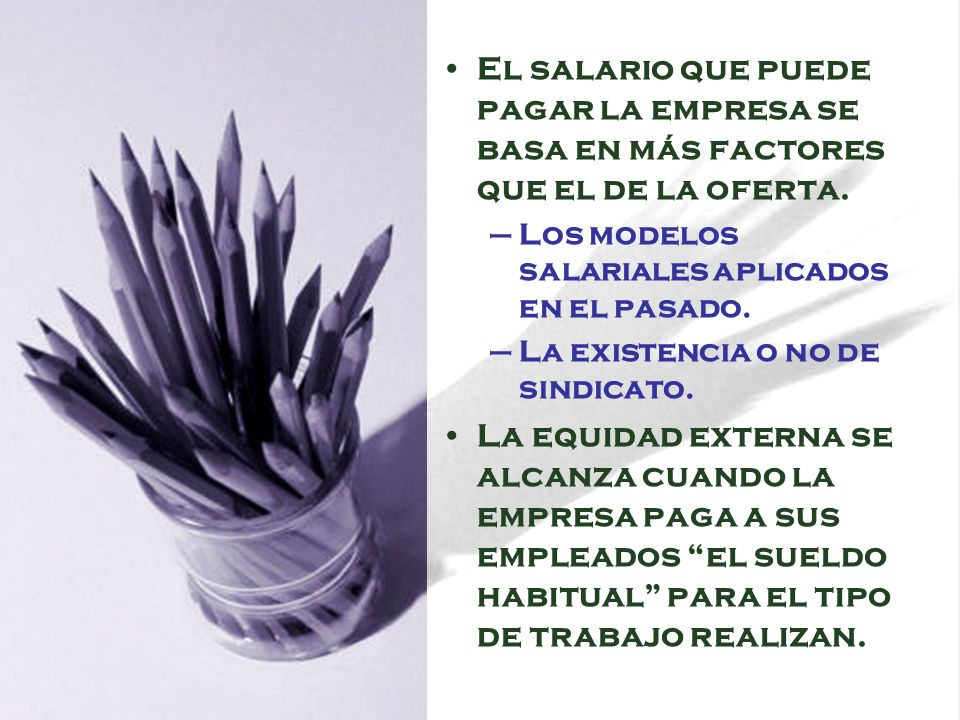 El salario que puede pagar la empresa se basa en más factores que el de la oferta.