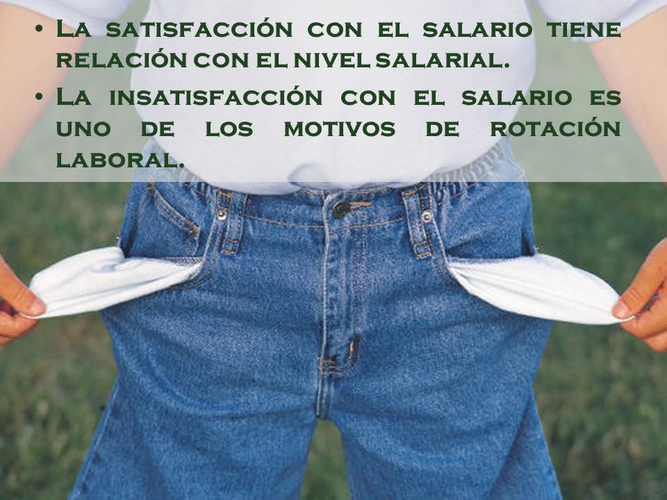 La satisfacción con el salario tiene relación con el nivel salarial.