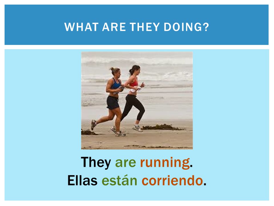 What are they doing They are running. Ellas están corriendo.