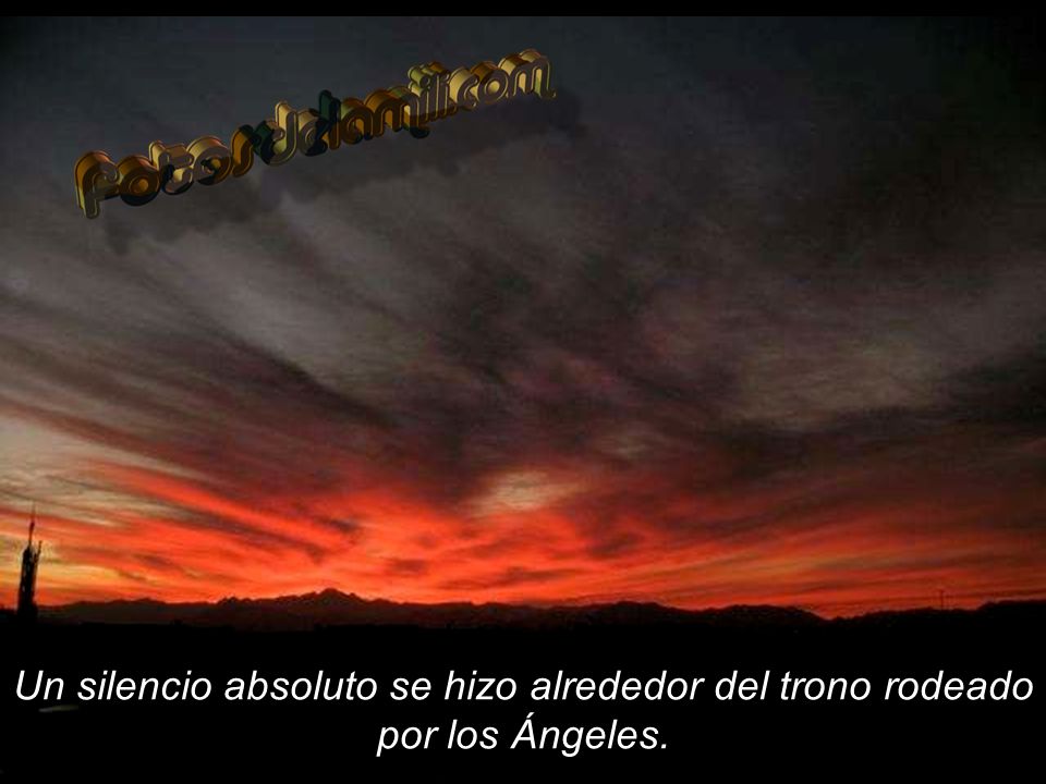 Un silencio absoluto se hizo alrededor del trono rodeado por los Ángeles.