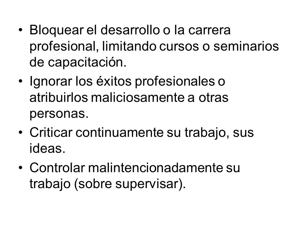 Bloquear el desarrollo o la carrera profesional, limitando cursos o seminarios de capacitación.