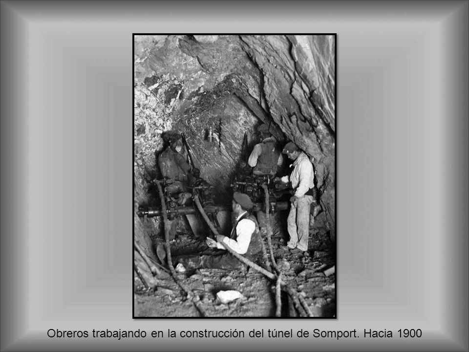 Obreros trabajando en la construcción del túnel de Somport. Hacia 1900