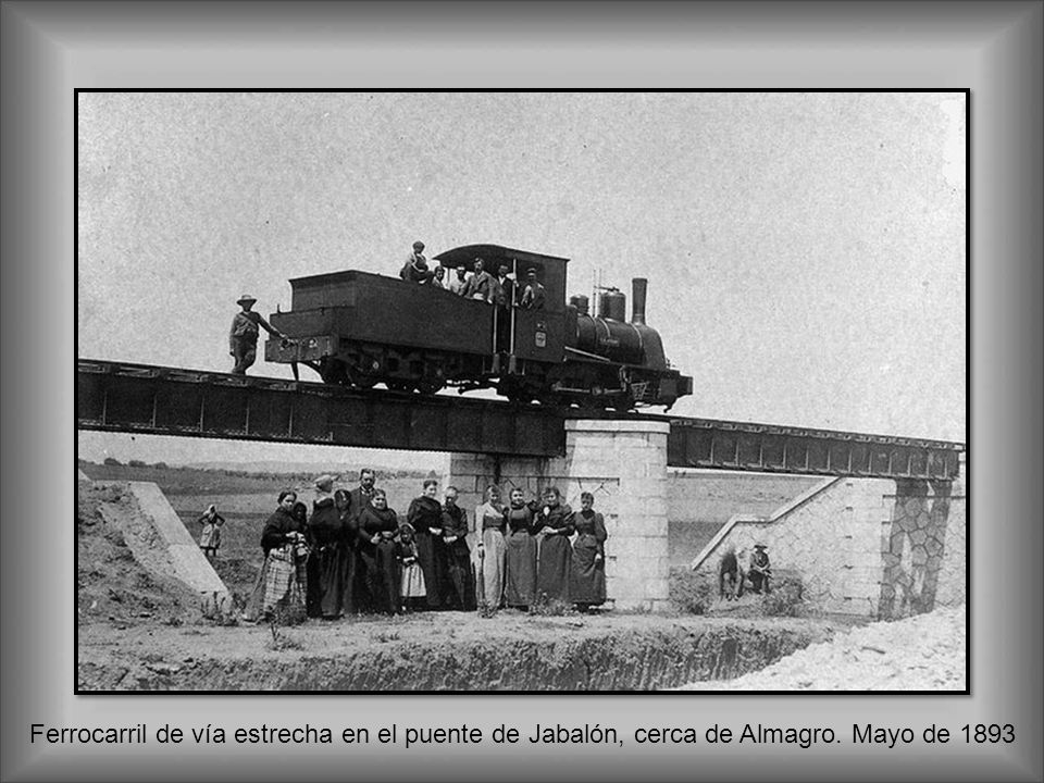 Ferrocarril de vía estrecha en el puente de Jabalón, cerca de Almagro