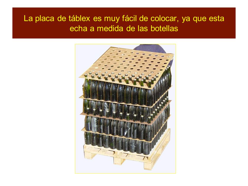 La placa de táblex es muy fácil de colocar, ya que esta echa a medida de las botellas