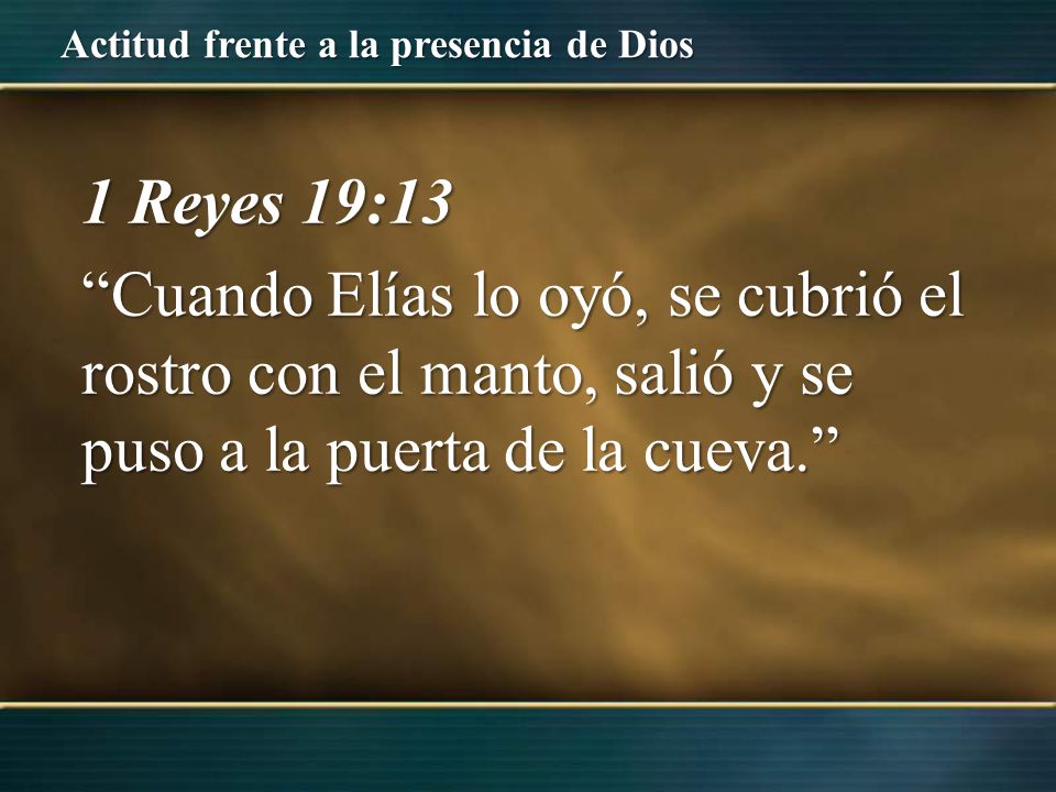 1 Reyes 19:13 Cuando Elías lo oyó, se cubrió el rostro con el manto, salió y se puso a la puerta de la cueva.
