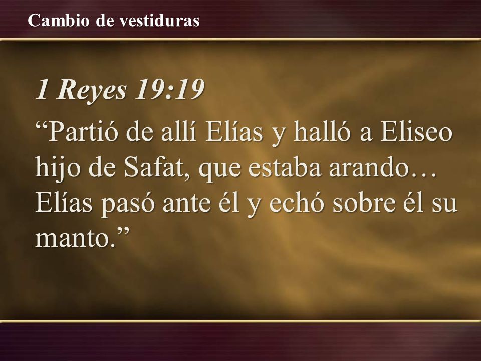 1 Reyes 19:19 Partió de allí Elías y halló a Eliseo hijo de Safat, que estaba arando… Elías pasó ante él y echó sobre él su manto.