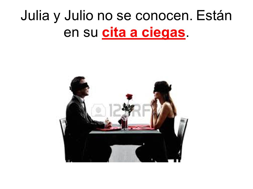 Julia y Julio no se conocen. Están en su cita a ciegas.