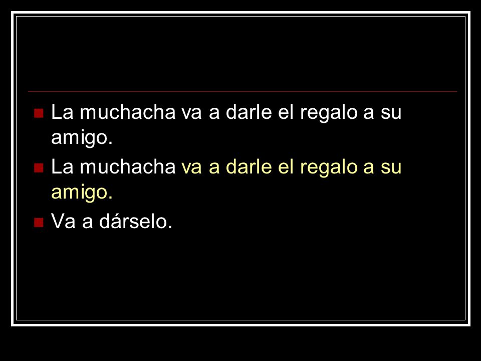 La muchacha va a darle el regalo a su amigo.