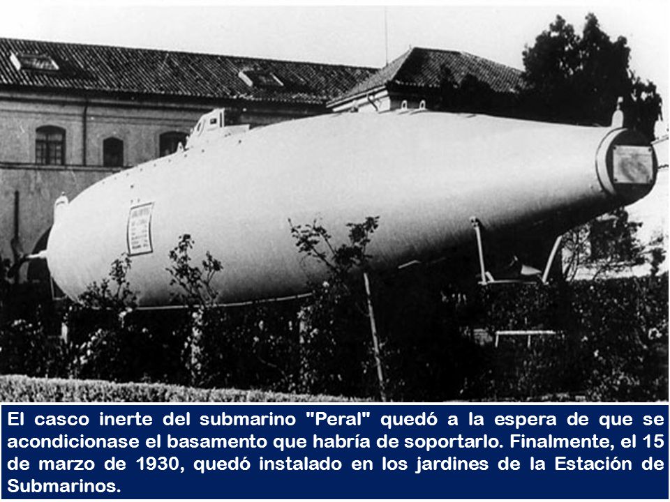 El casco inerte del submarino Peral quedó a la espera de que se acondicionase el basamento que habría de soportarlo.