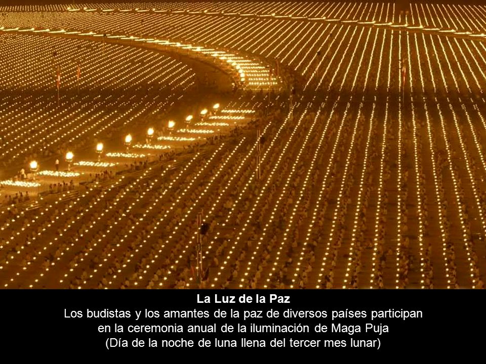 La Luz de la Paz Los budistas y los amantes de la paz de diversos países participan en la ceremonia anual de la iluminación de Maga Puja (Día de la noche de luna llena del tercer mes lunar)