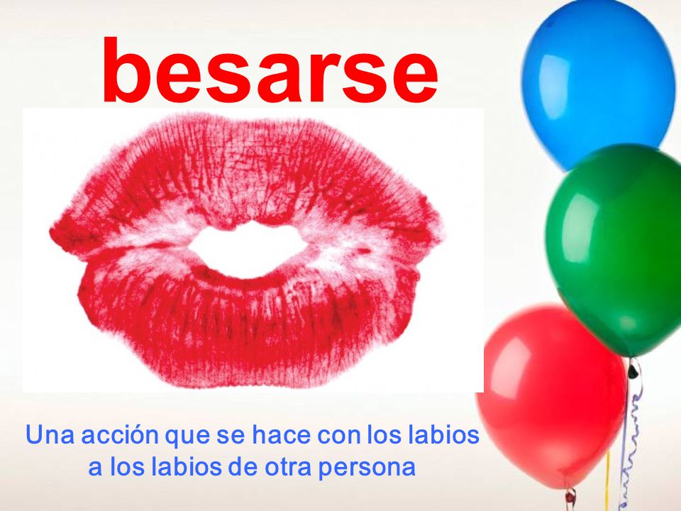 Una acción que se hace con los labios a los labios de otra persona