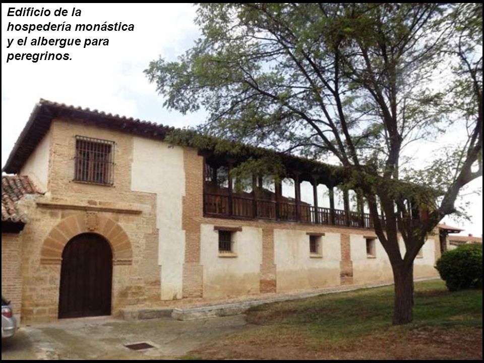 Edificio de la hospedería monástica y el albergue para peregrinos.