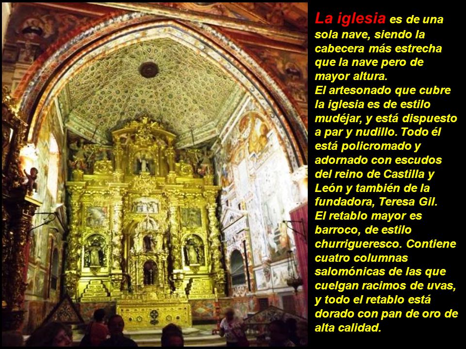 La iglesia es de una sola nave, siendo la cabecera más estrecha que la nave pero de mayor altura.