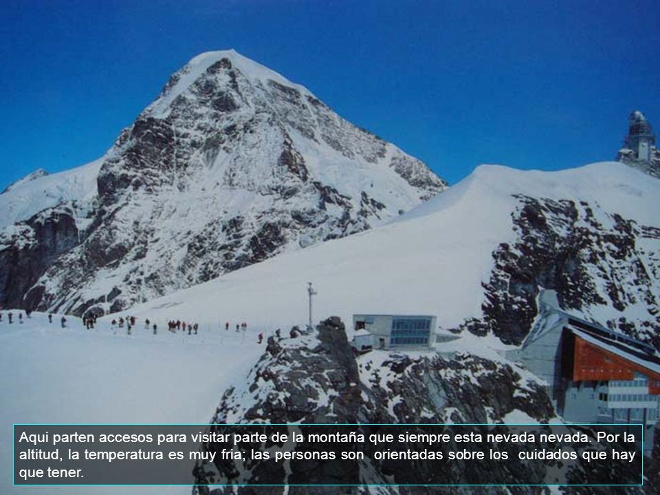 Aqui parten accesos para visitar parte de la montaña que siempre esta nevada nevada.