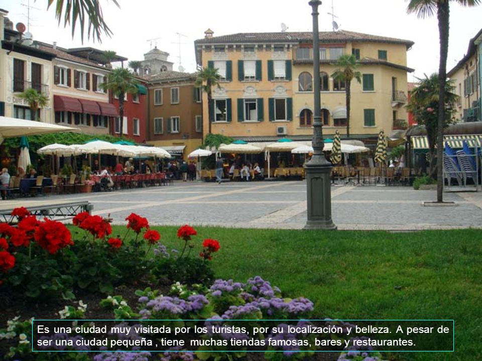 Es una ciudad muy visitada por los turistas, por su localización y belleza.