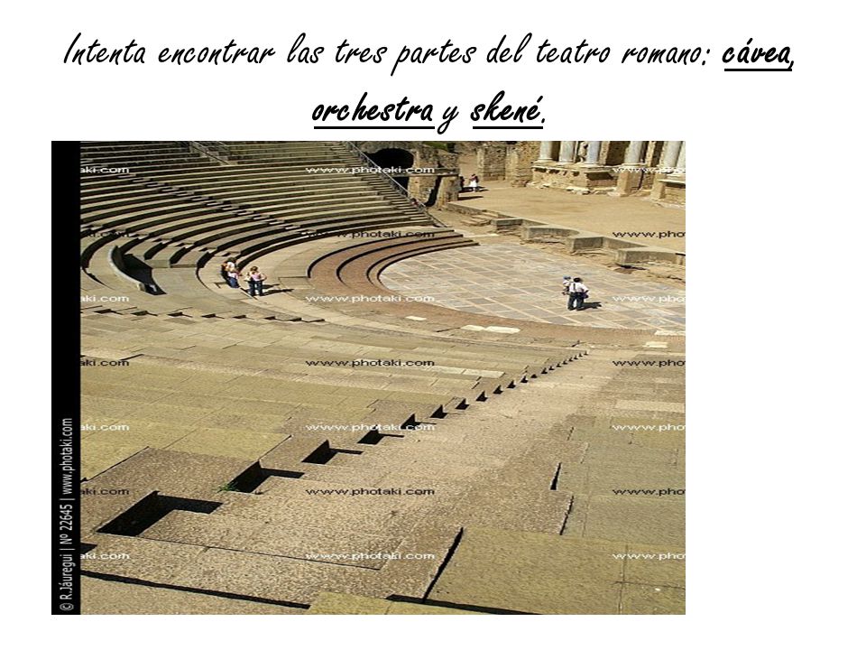 Intenta encontrar las tres partes del teatro romano: cávea, orchestra y skené.