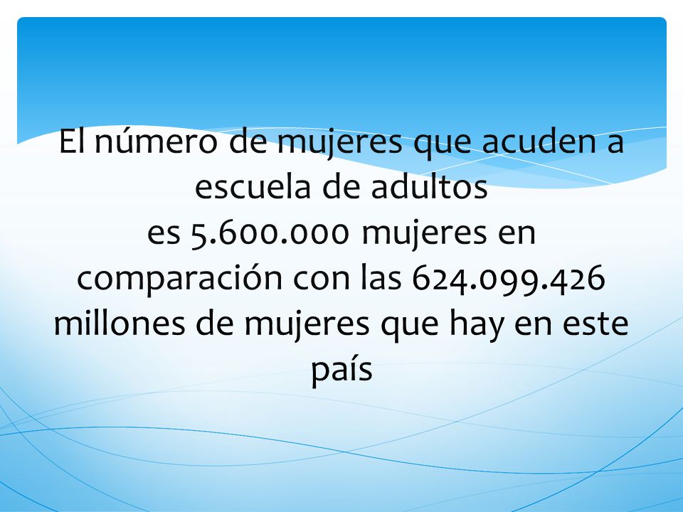 El número de mujeres que acuden a escuela de adultos es