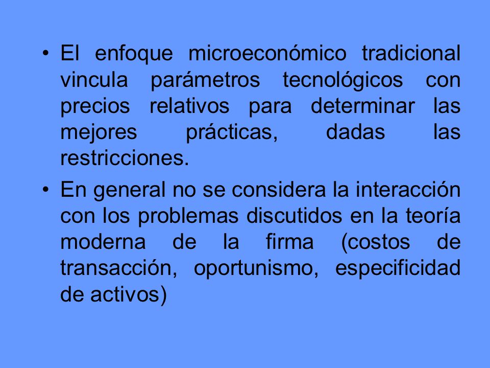 El enfoque microeconómico tradicional vincula parámetros tecnológicos con precios relativos para determinar las mejores prácticas, dadas las restricciones.