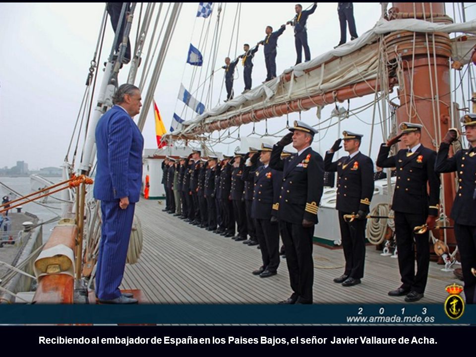 Recibiendo al embajador de España en los Paises Bajos, el señor Javier Vallaure de Acha.