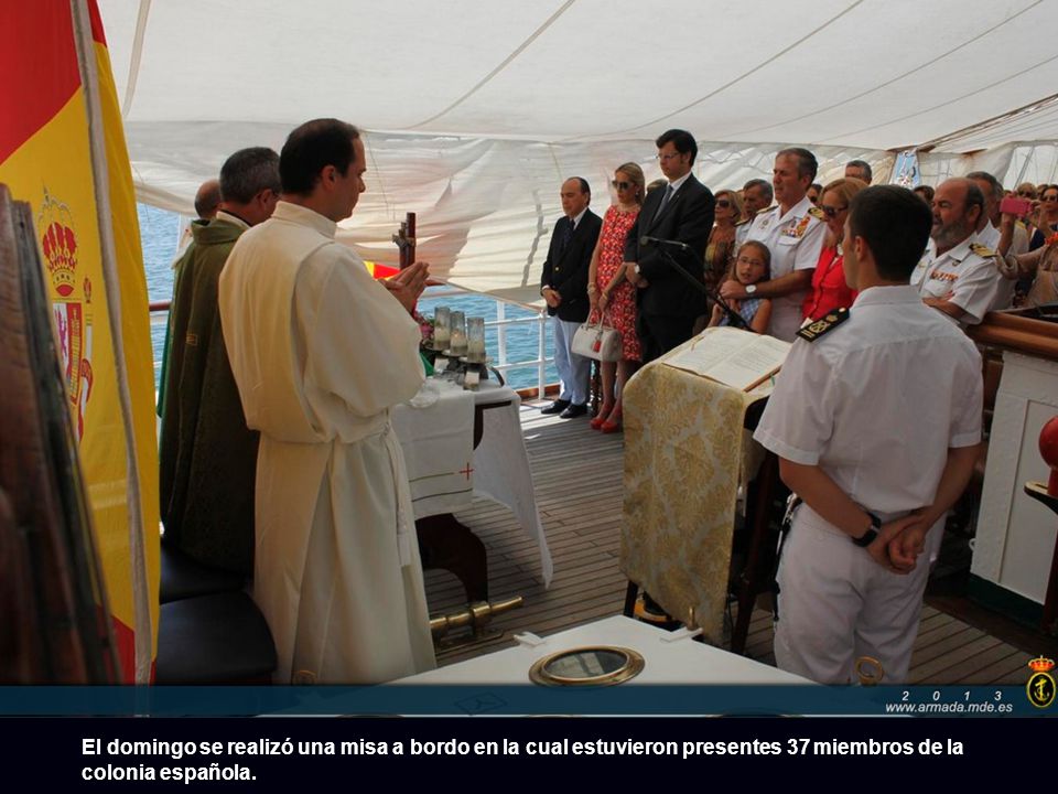 El domingo se realizó una misa a bordo en la cual estuvieron presentes 37 miembros de la colonia española.