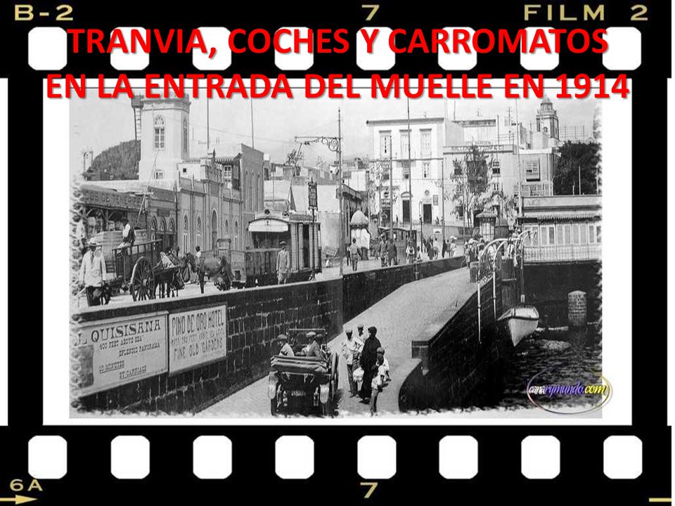 TRANVIA, COCHES Y CARROMATOS EN LA ENTRADA DEL MUELLE EN 1914