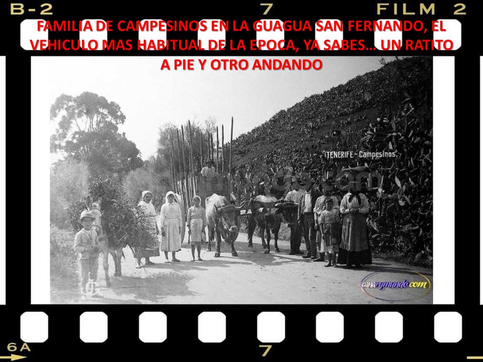 FAMILIA DE CAMPESINOS EN LA GUAGUA SAN FERNANDO, EL VEHICULO MAS HABITUAL DE LA EPOCA, YA SABES… UN RATITO A PIE Y OTRO ANDANDO