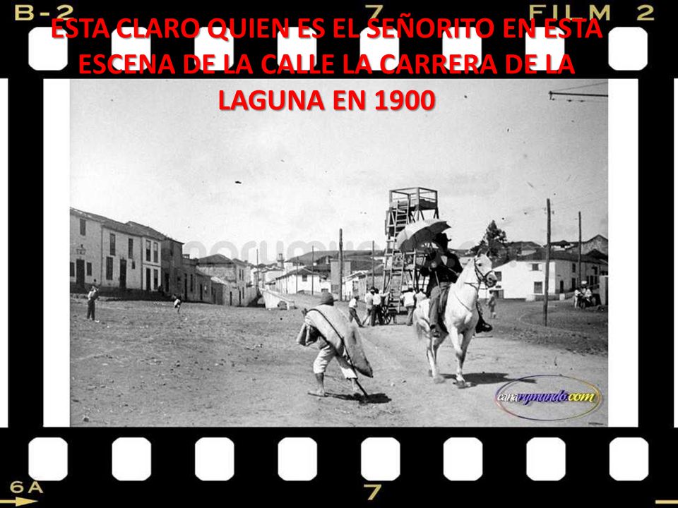 ESTA CLARO QUIEN ES EL SEÑORITO EN ESTA ESCENA DE LA CALLE LA CARRERA DE LA LAGUNA EN 1900