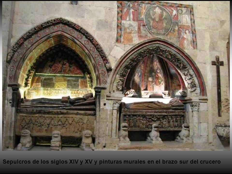 Sepulcros de los siglos XIV y XV y pinturas murales en el brazo sur del crucero