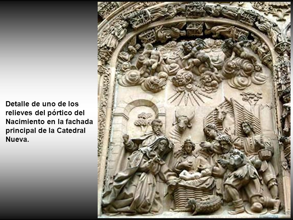 Detalle de uno de los relieves del pórtico del Nacimiento en la fachada principal de la Catedral Nueva.