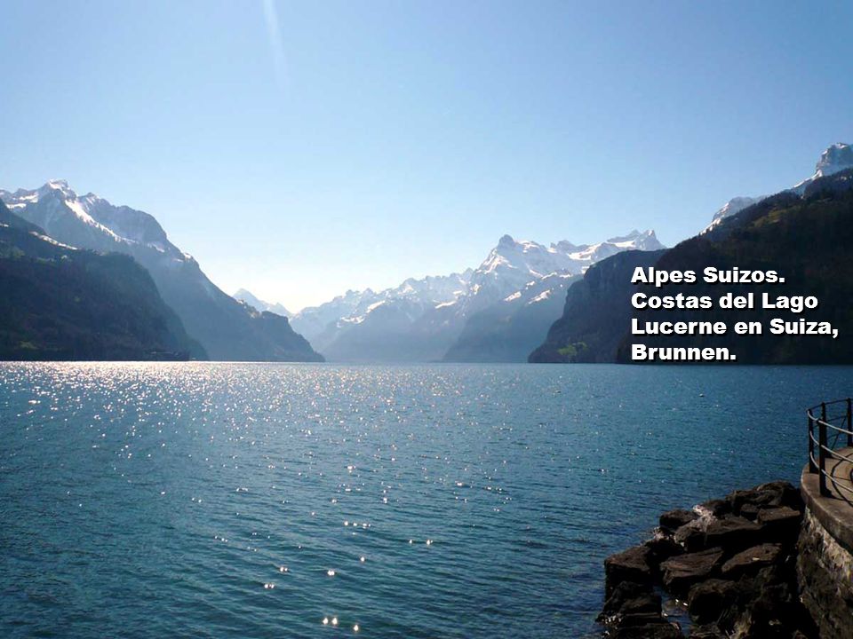 Alpes Suizos. Costas del Lago Lucerne en Suiza, Brunnen.